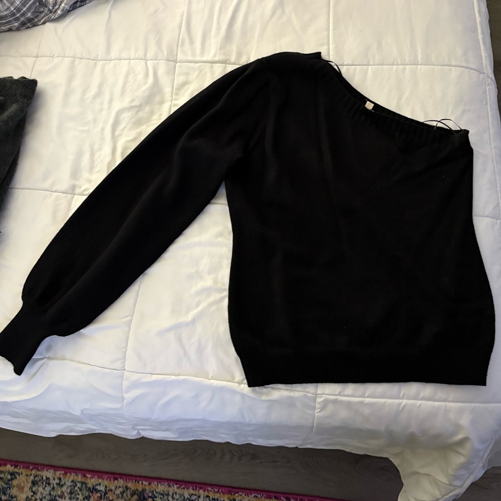 EE:some one shoulder sweater